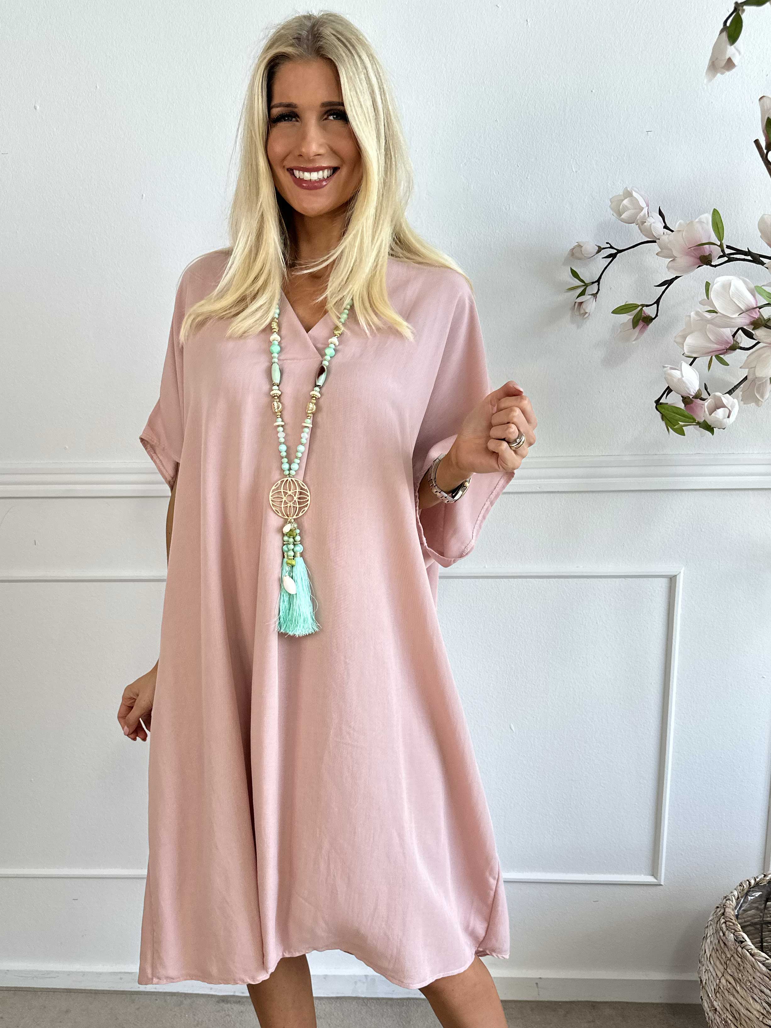 Astrid - Simpel kjole med v-udskæring